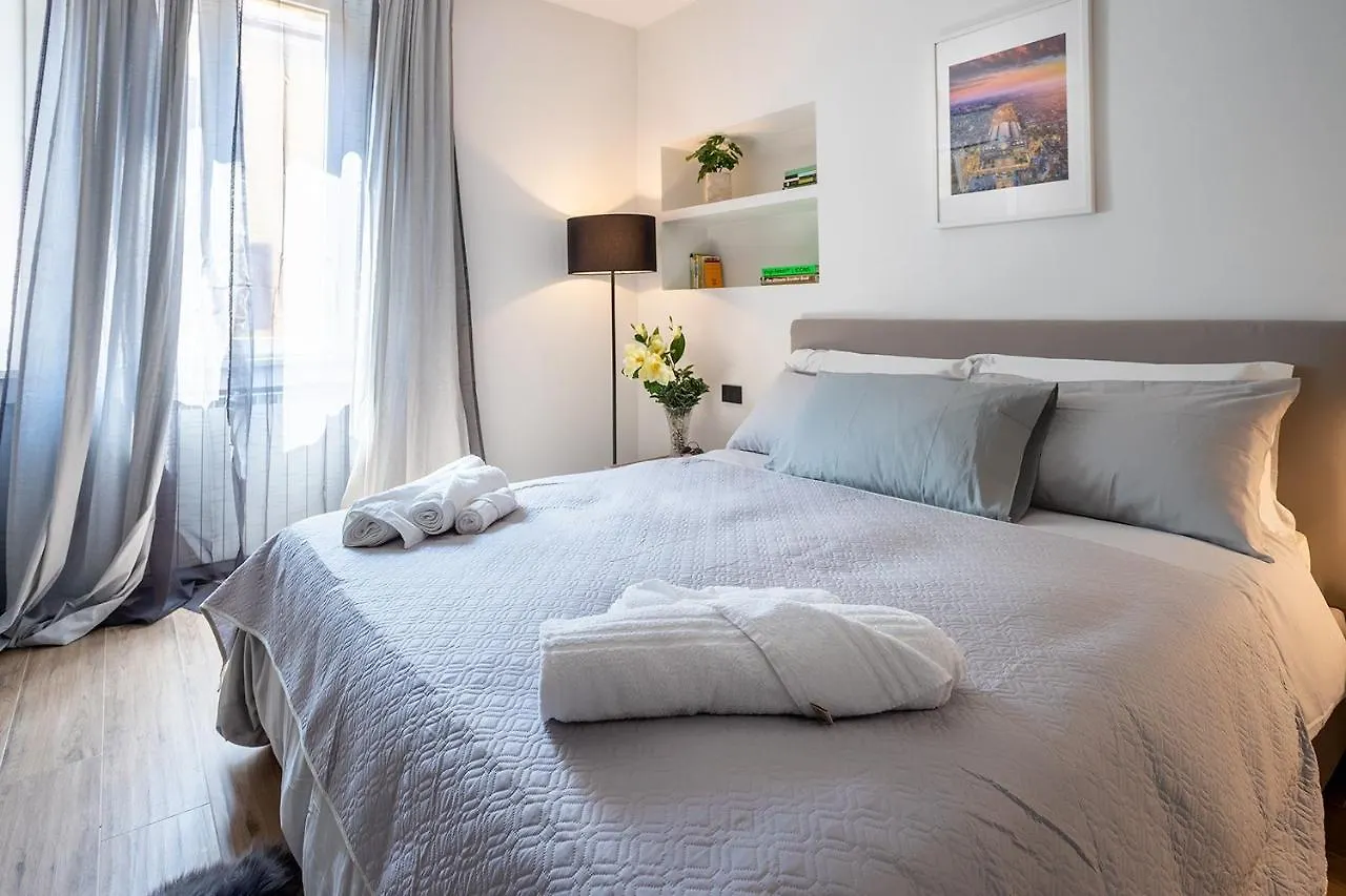 Suite 2 Centro Milano,Duomo,Navigli 0*, Milan Italy